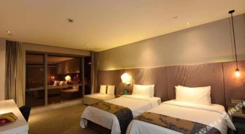 Bed in Shanghai Bund South China Harbour View Hotel