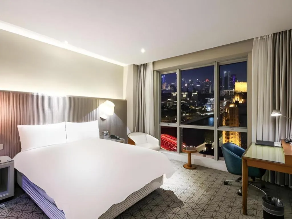 Bed in Shanghai Bund South China Harbour View Hotel