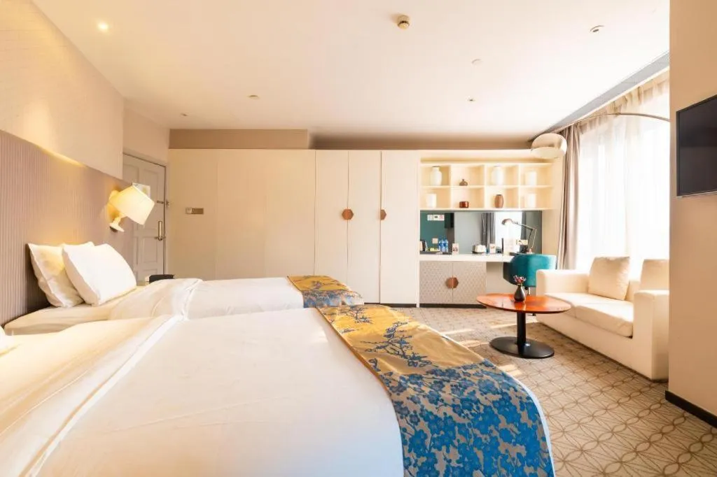 Bed in Shanghai Bund South China Harbour View Hotel