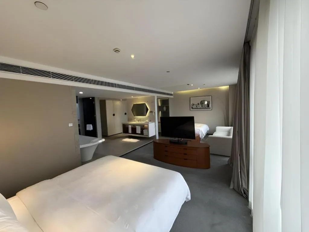 Bed in Shanghai Bund South China Harbour View Hotel