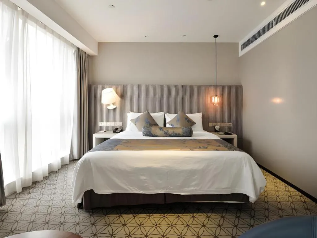 Bed in Shanghai Bund South China Harbour View Hotel