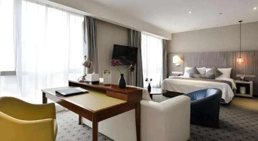 Bed in Shanghai Bund South China Harbour View Hotel