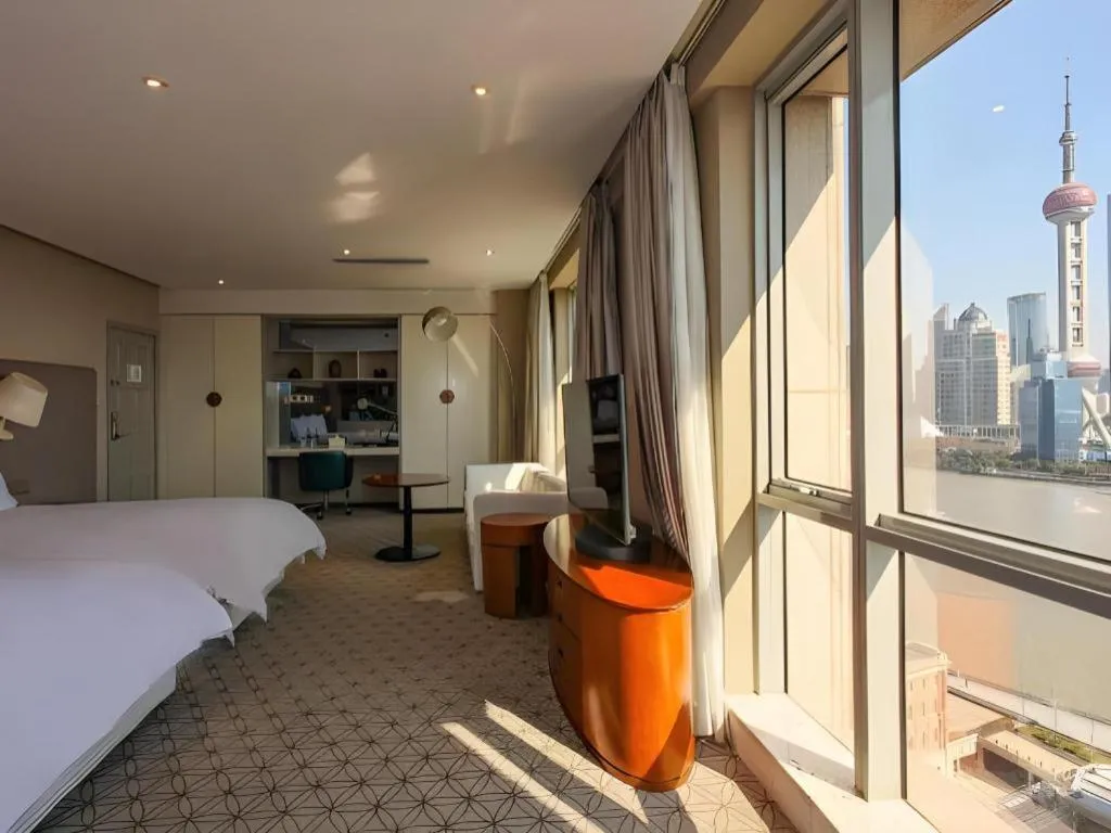 Bed in Shanghai Bund South China Harbour View Hotel