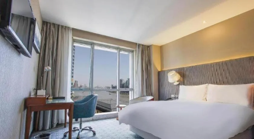 Bed in Shanghai Bund South China Harbour View Hotel