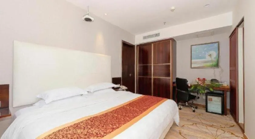 Bed in Xiamen Blue Peninsula Hotel