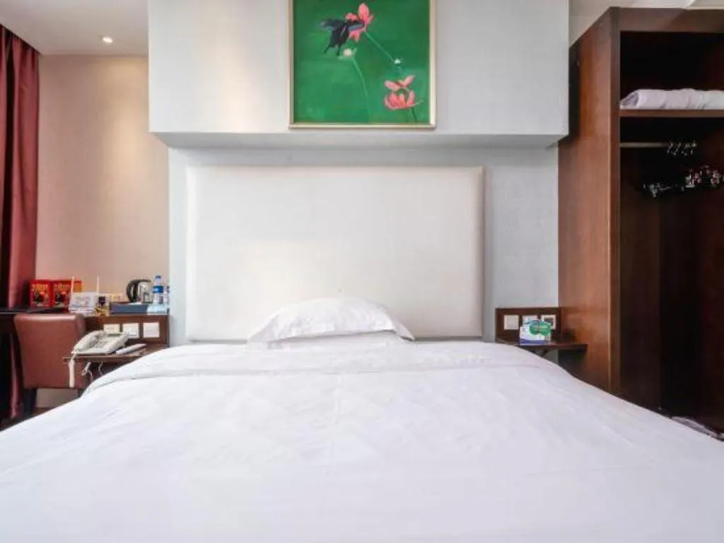 Bed in Xiamen Blue Peninsula Hotel