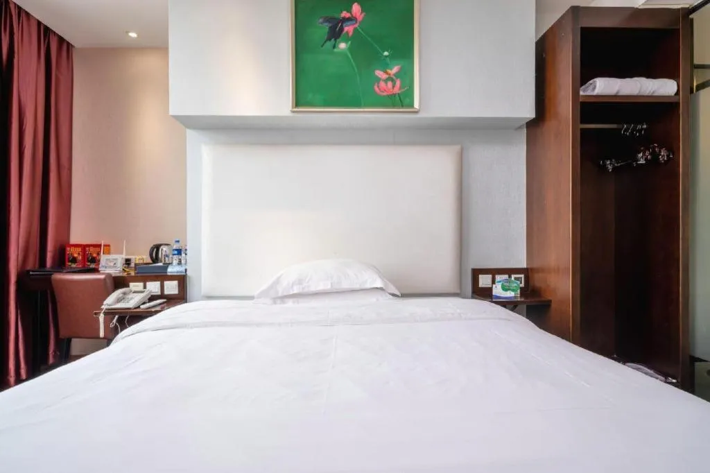 Bed in Xiamen Blue Peninsula Hotel