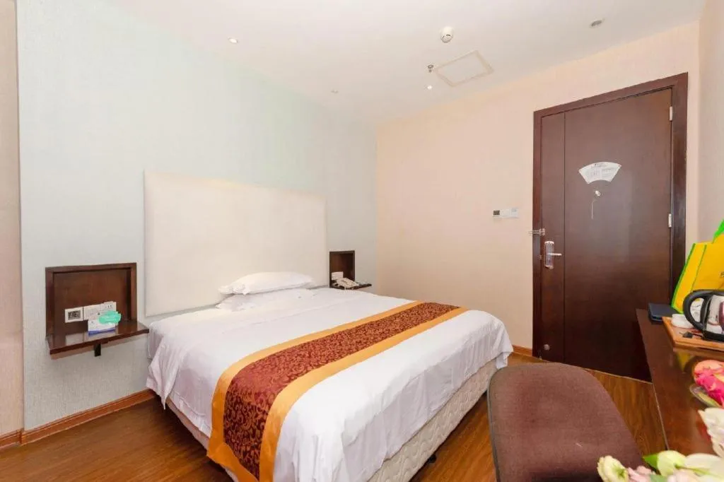 Bed in Xiamen Blue Peninsula Hotel