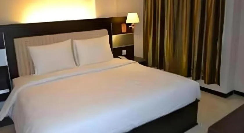 Bed in Zahra Syariah Hotel Kendari