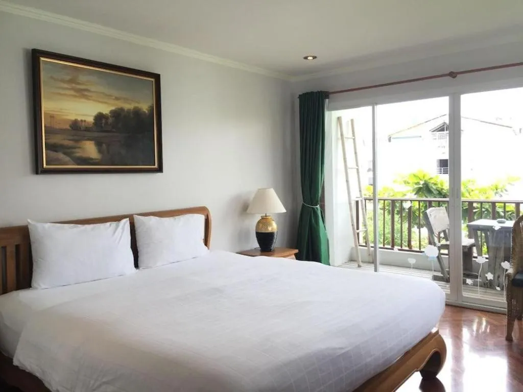 Bed in Chada Thai House