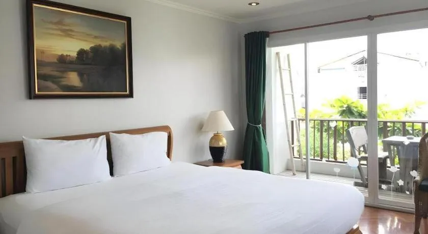 Bed in Chada Thai House