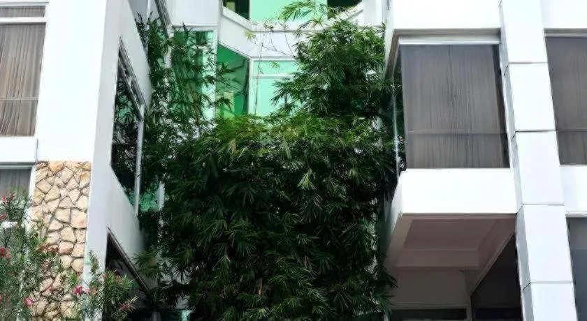 The Ritz Hotel at Garden Oases