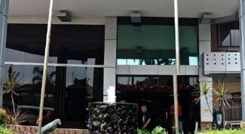 The Ritz Hotel at Garden Oases