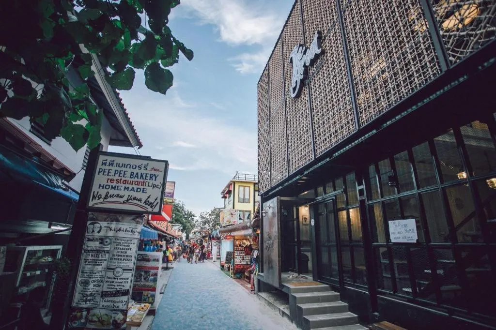 The Street Hostel Koh Lipe