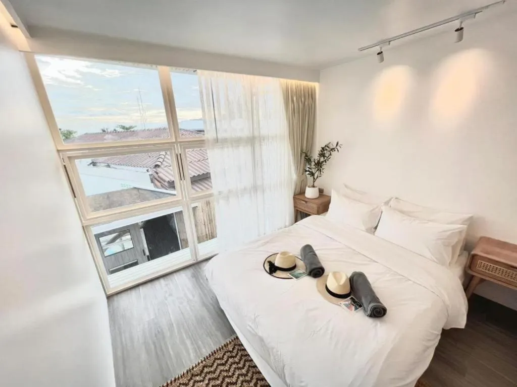 Bed in The Street Hostel Koh Lipe