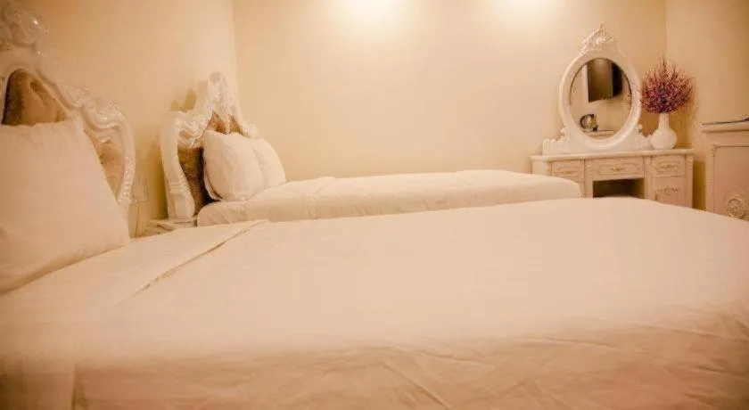 Bed in Hoa Sen Vang Hotel Dalat