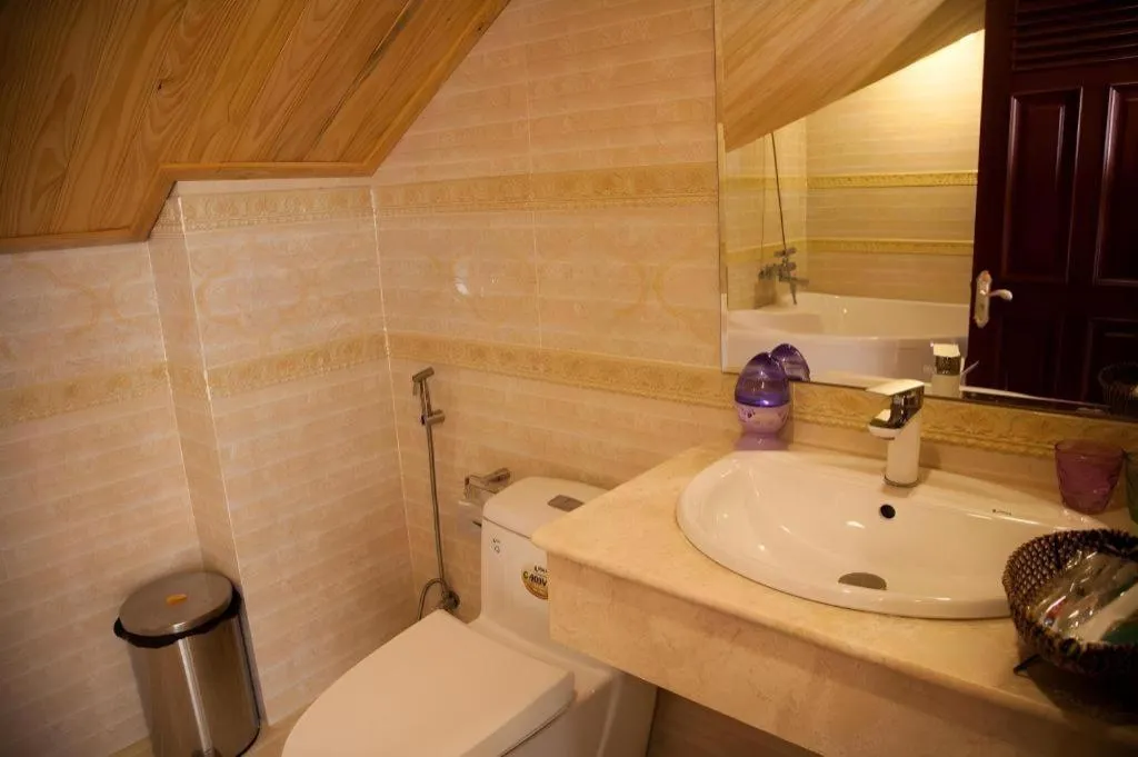 Hoa Sen Vang Hotel Dalat