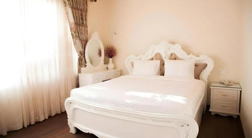 Bed in Hoa Sen Vang Hotel Dalat