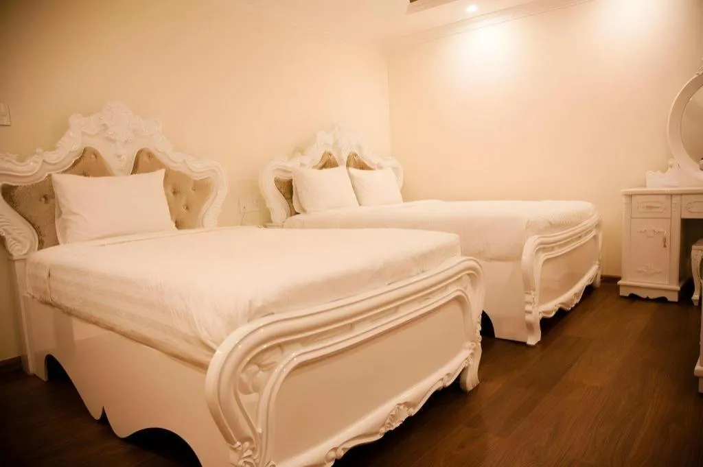 Bed in Hoa Sen Vang Hotel Dalat