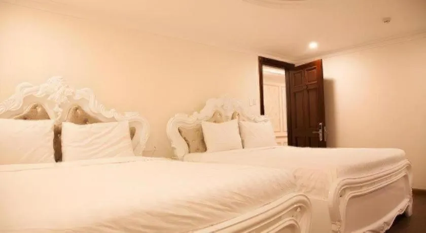Bed in Hoa Sen Vang Hotel Dalat