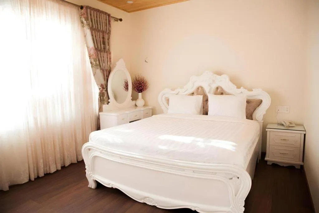 Bed in Hoa Sen Vang Hotel Dalat