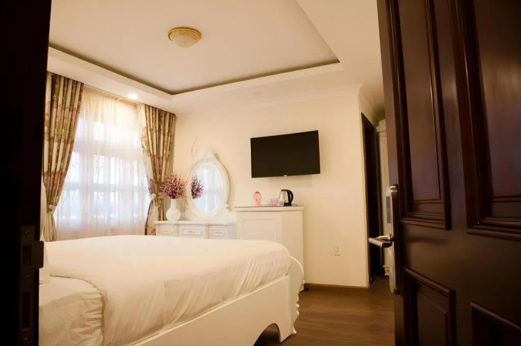Bed in Hoa Sen Vang Hotel Dalat