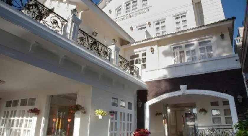 Hoa Sen Vang Hotel Dalat