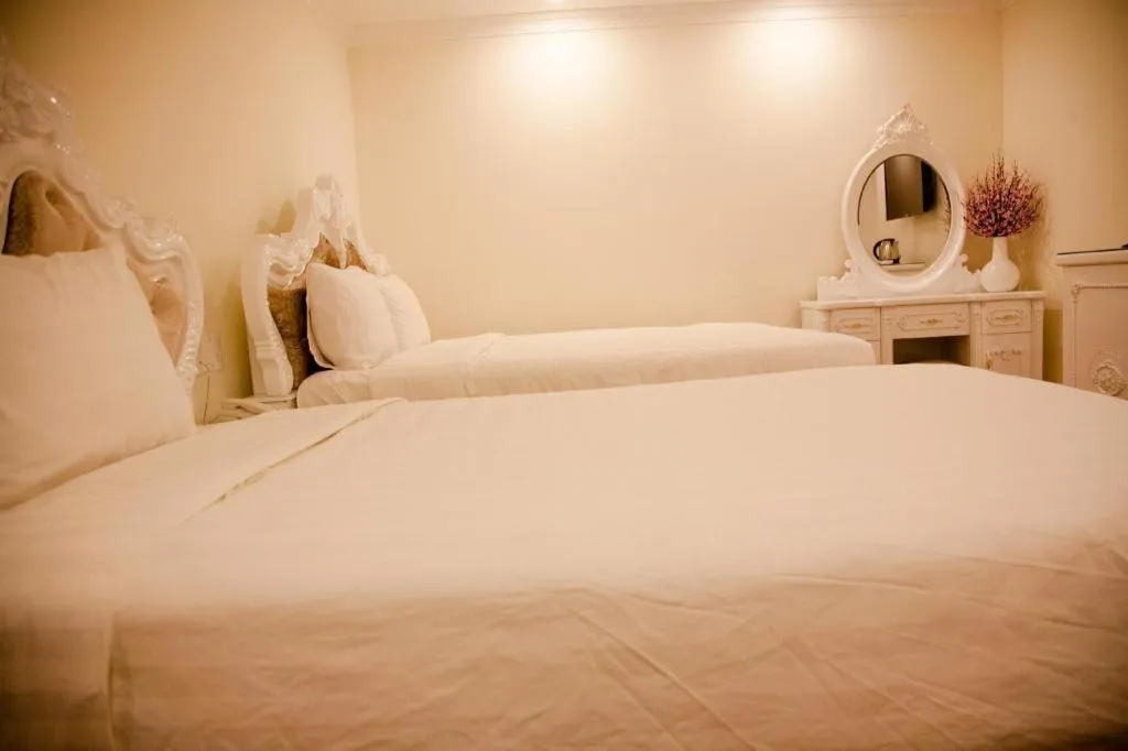 Bed in Hoa Sen Vang Hotel Dalat