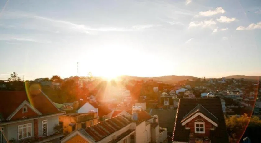 Hoa Sen Vang Hotel Dalat