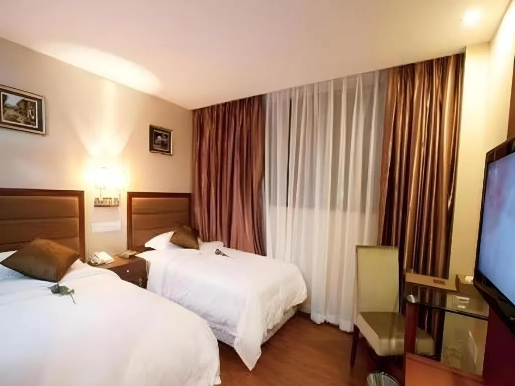 Bed in Bravo Business Hotel