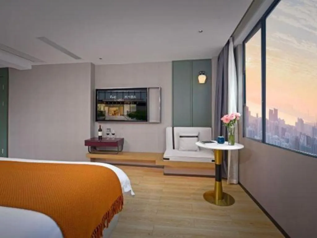 Bed in Bravo Business Hotel