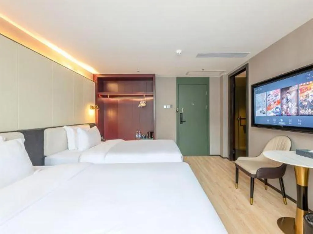 Bed in Bravo Business Hotel