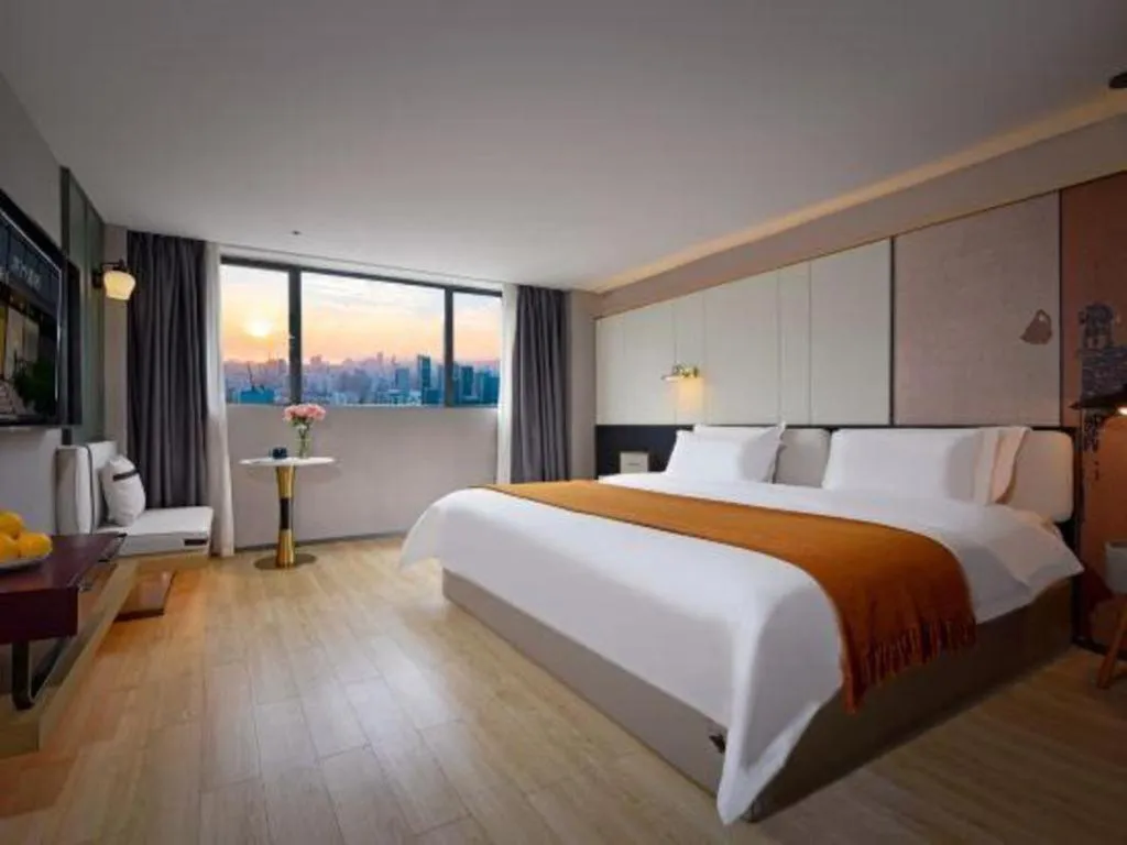 Bed in Bravo Business Hotel