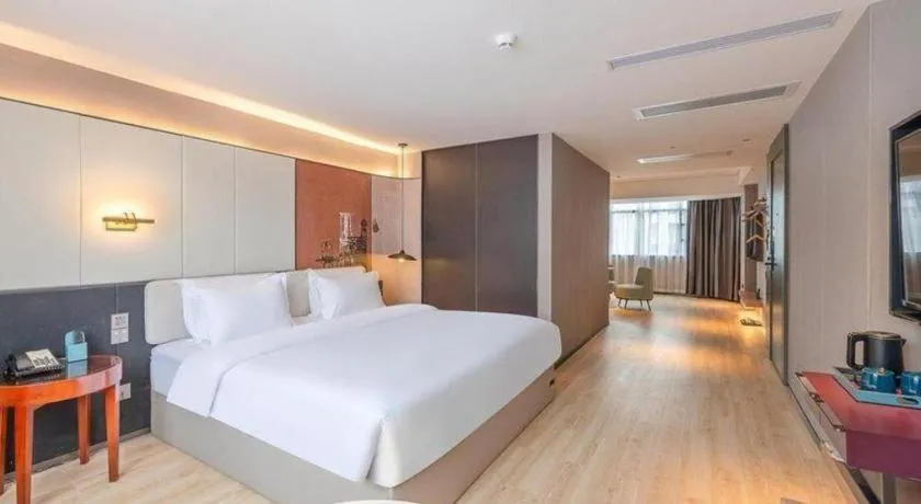 Bed in Bravo Business Hotel