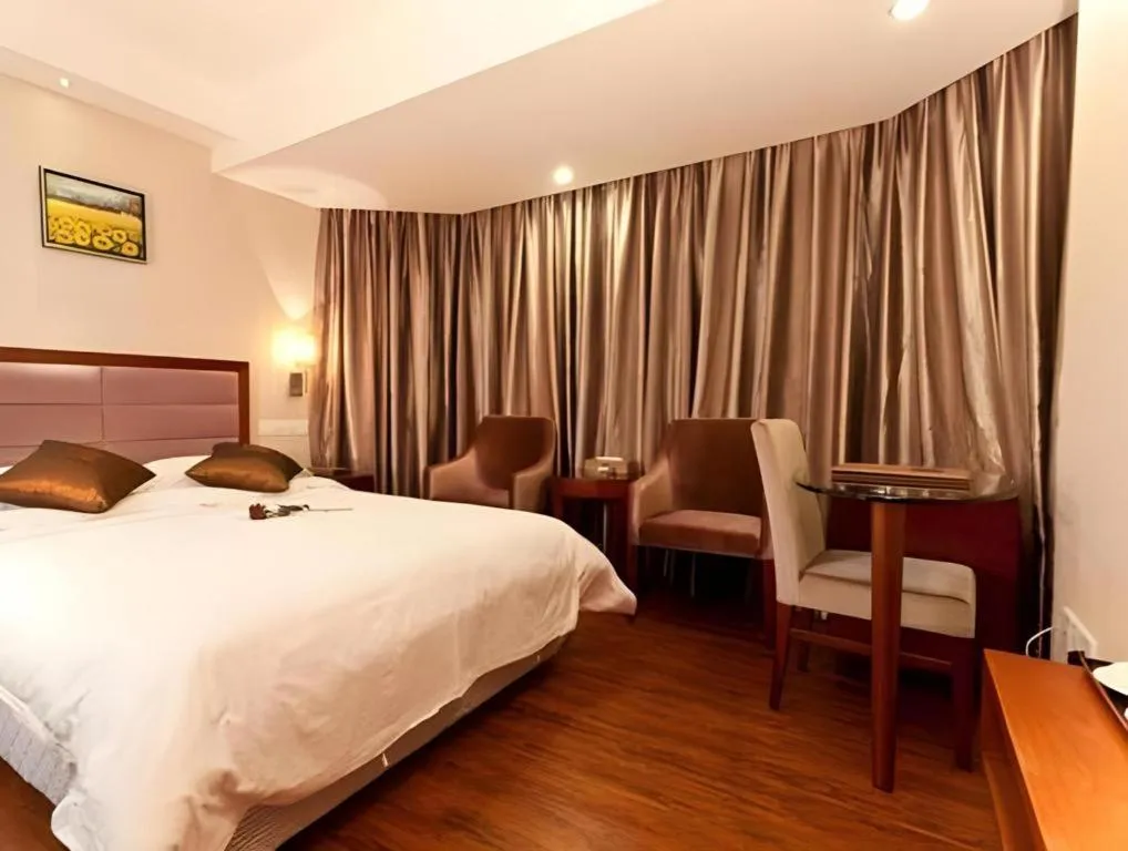 Bed in Bravo Business Hotel