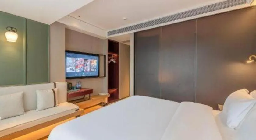 Bed in Bravo Business Hotel