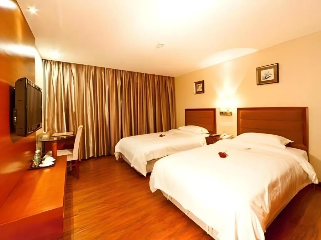 Bed in Bravo Business Hotel