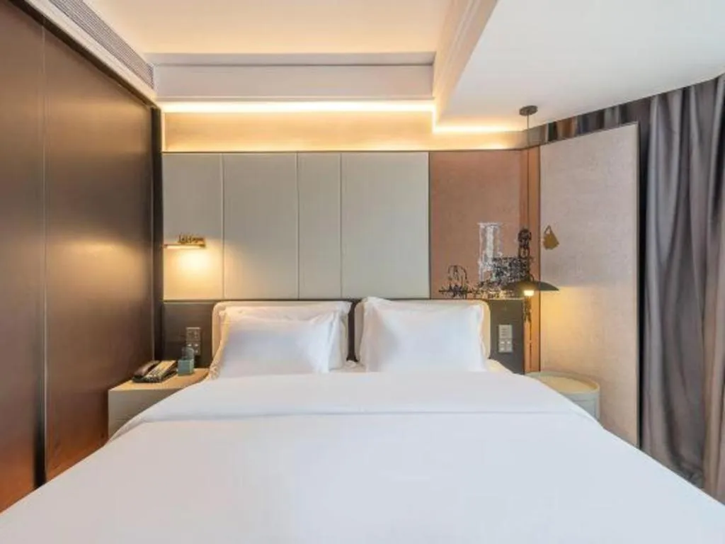 Bed in Bravo Business Hotel