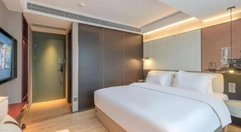 Bed in Bravo Business Hotel