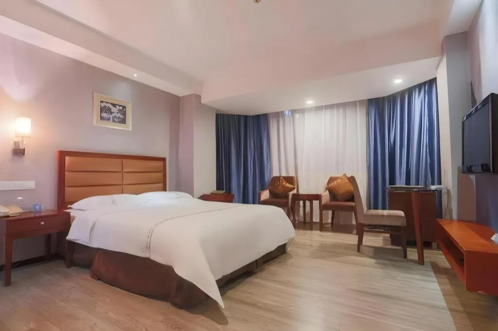 Bed in Bravo Business Hotel