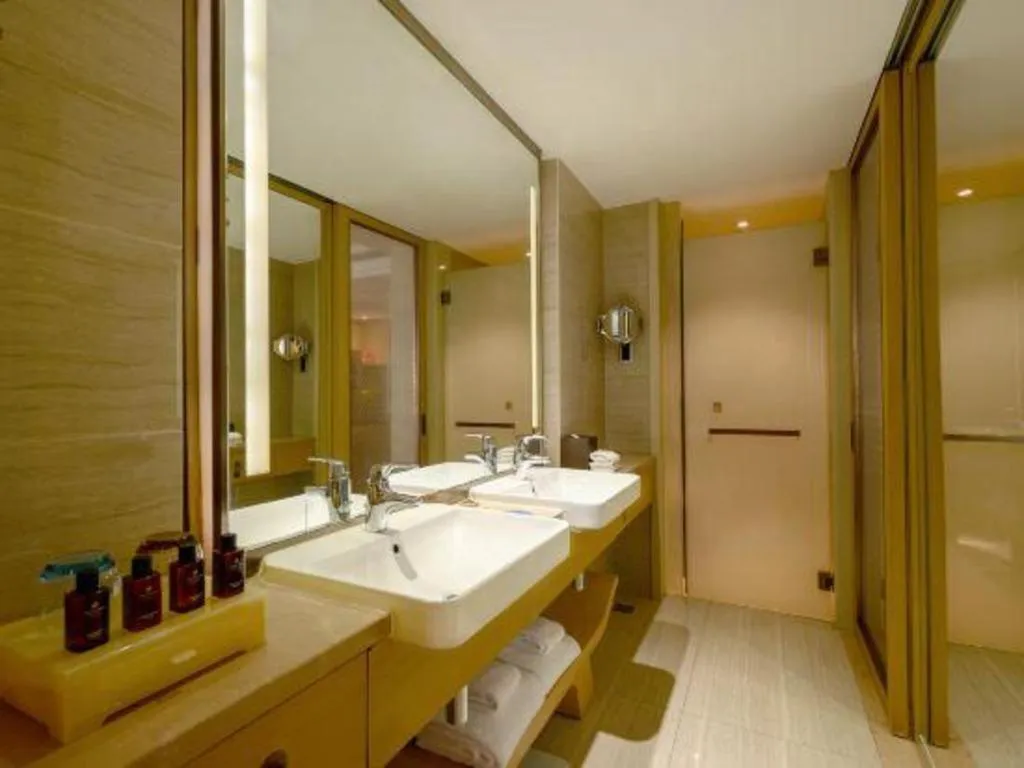 Sky World Hotel Qingdao