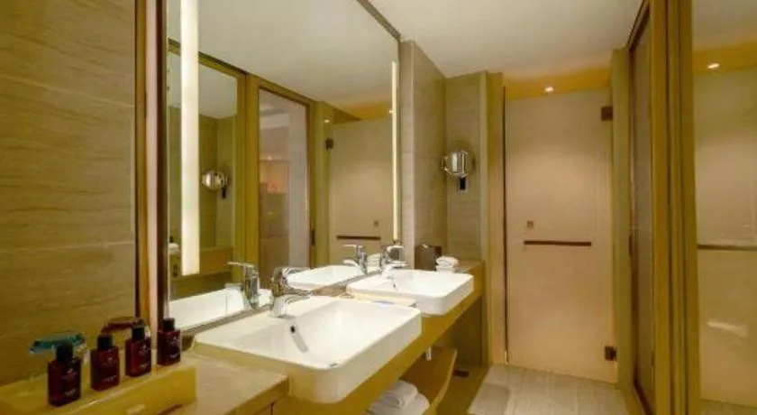 Sky World Hotel Qingdao