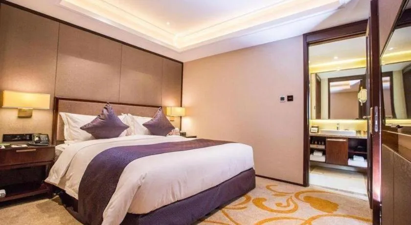 Bed in Sky World Hotel Qingdao