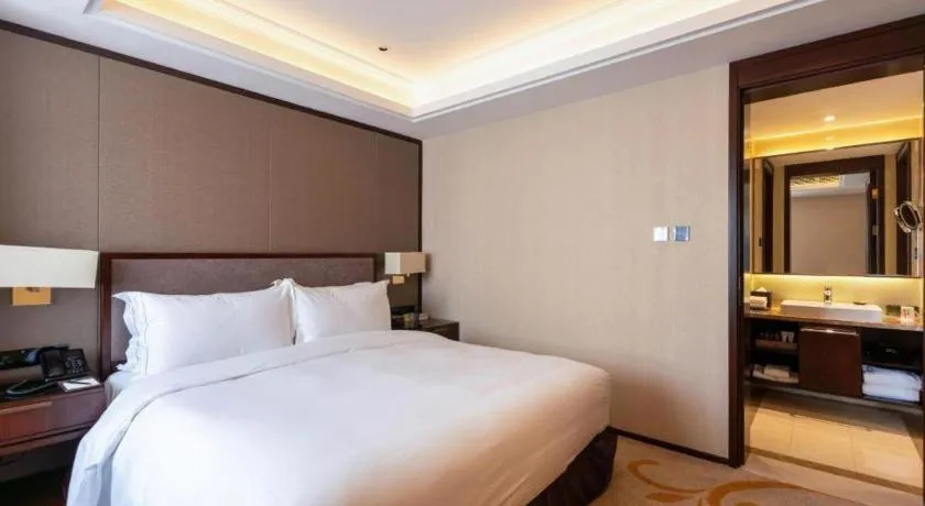 Bed in Sky World Hotel Qingdao