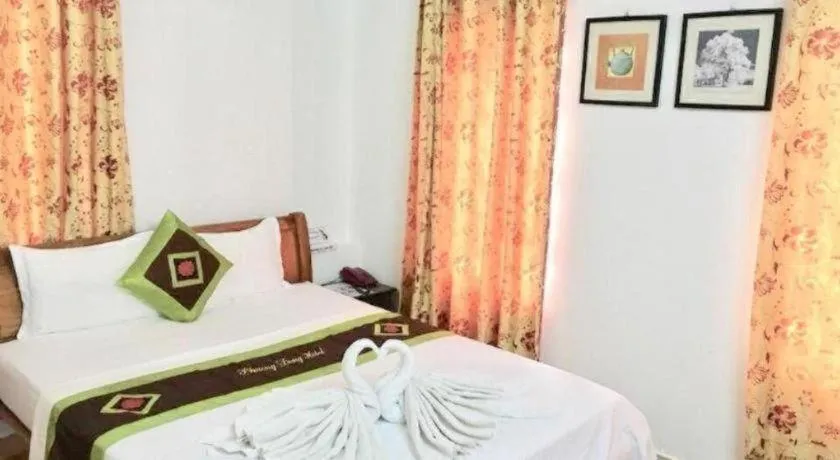 Bed in khach san phuong dong