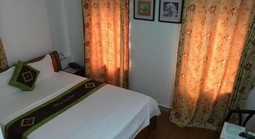 Bed in khach san phuong dong