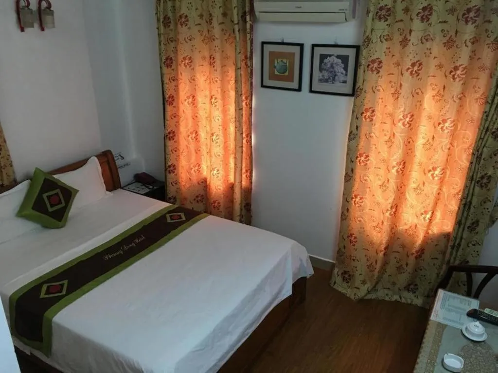 Bed in khach san phuong dong