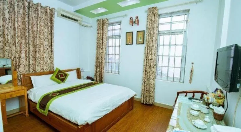 Bed in khach san phuong dong