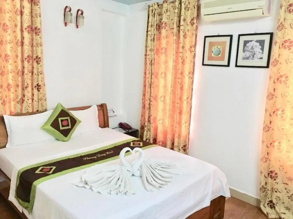 Bed in khach san phuong dong