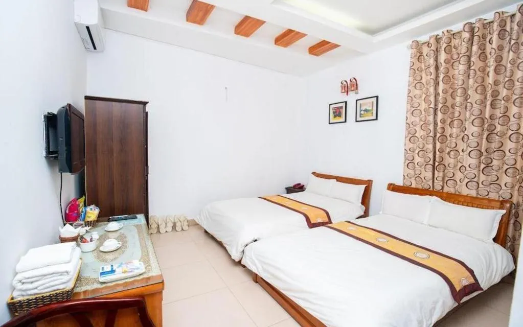 Bed in khach san phuong dong